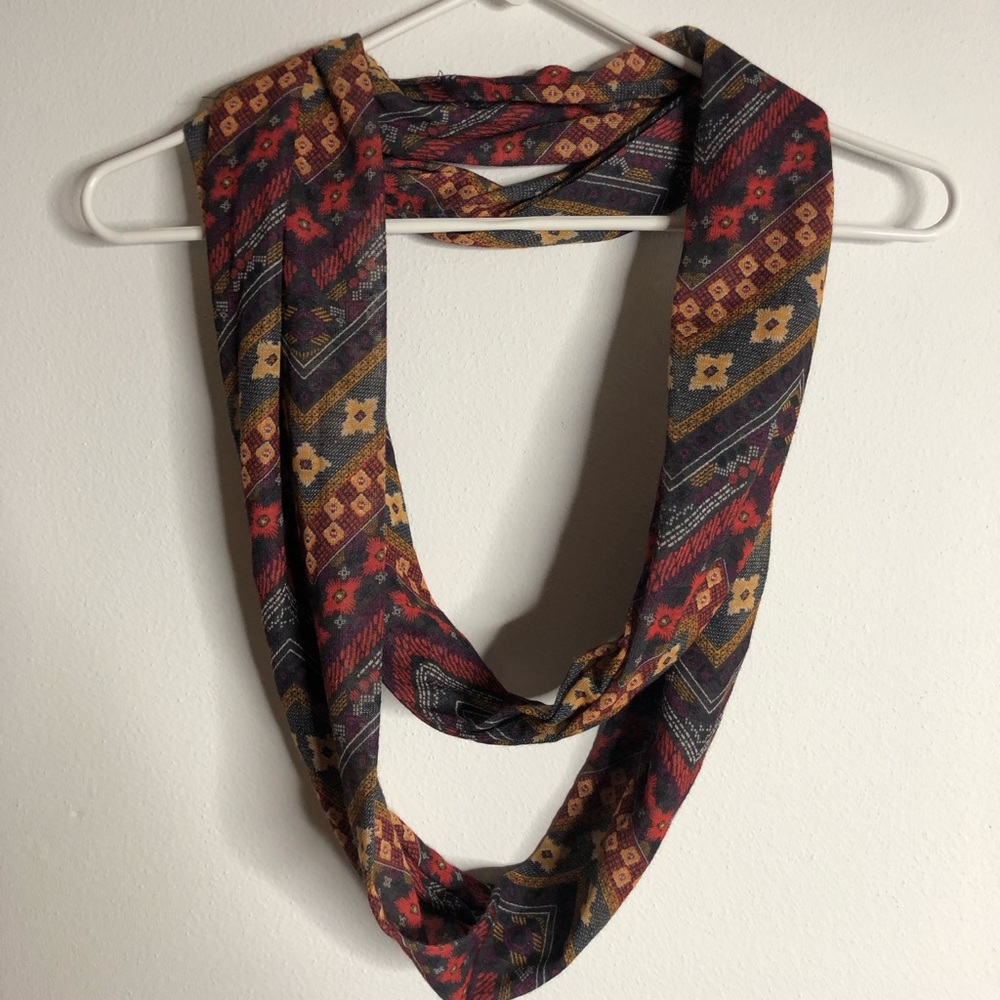 Light weight infinity scarf